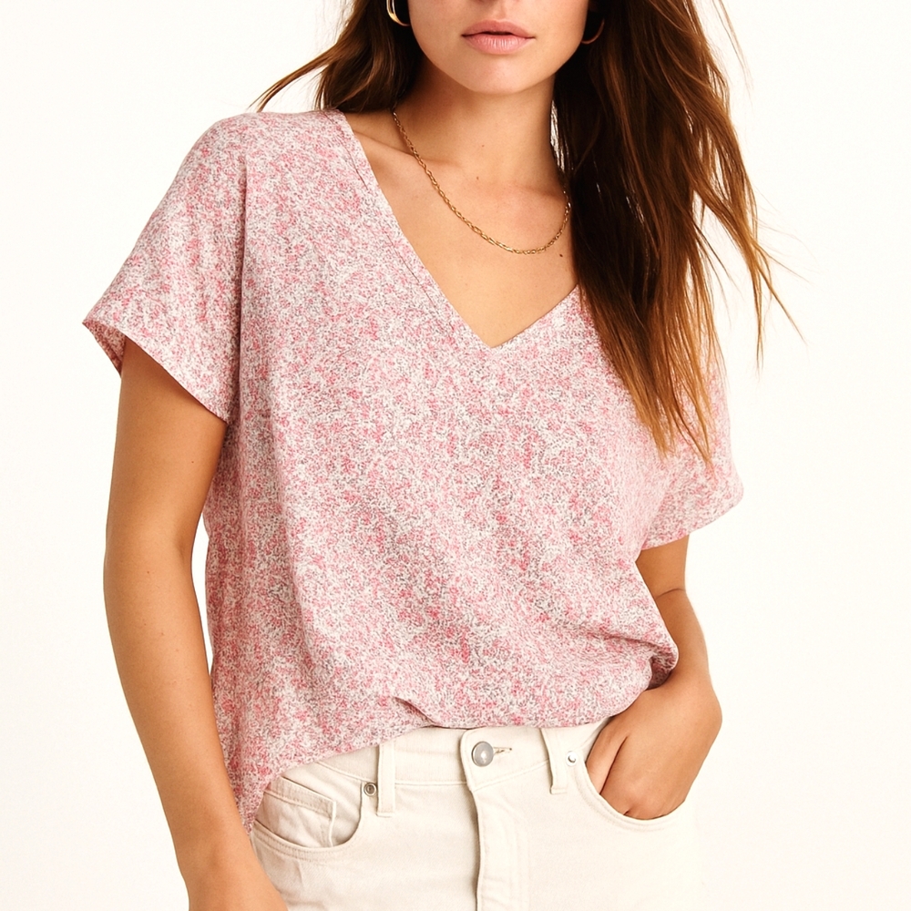 🌴 H&M Blouse – Size 8 – Lightweight & Chic with Floral and Bird Print